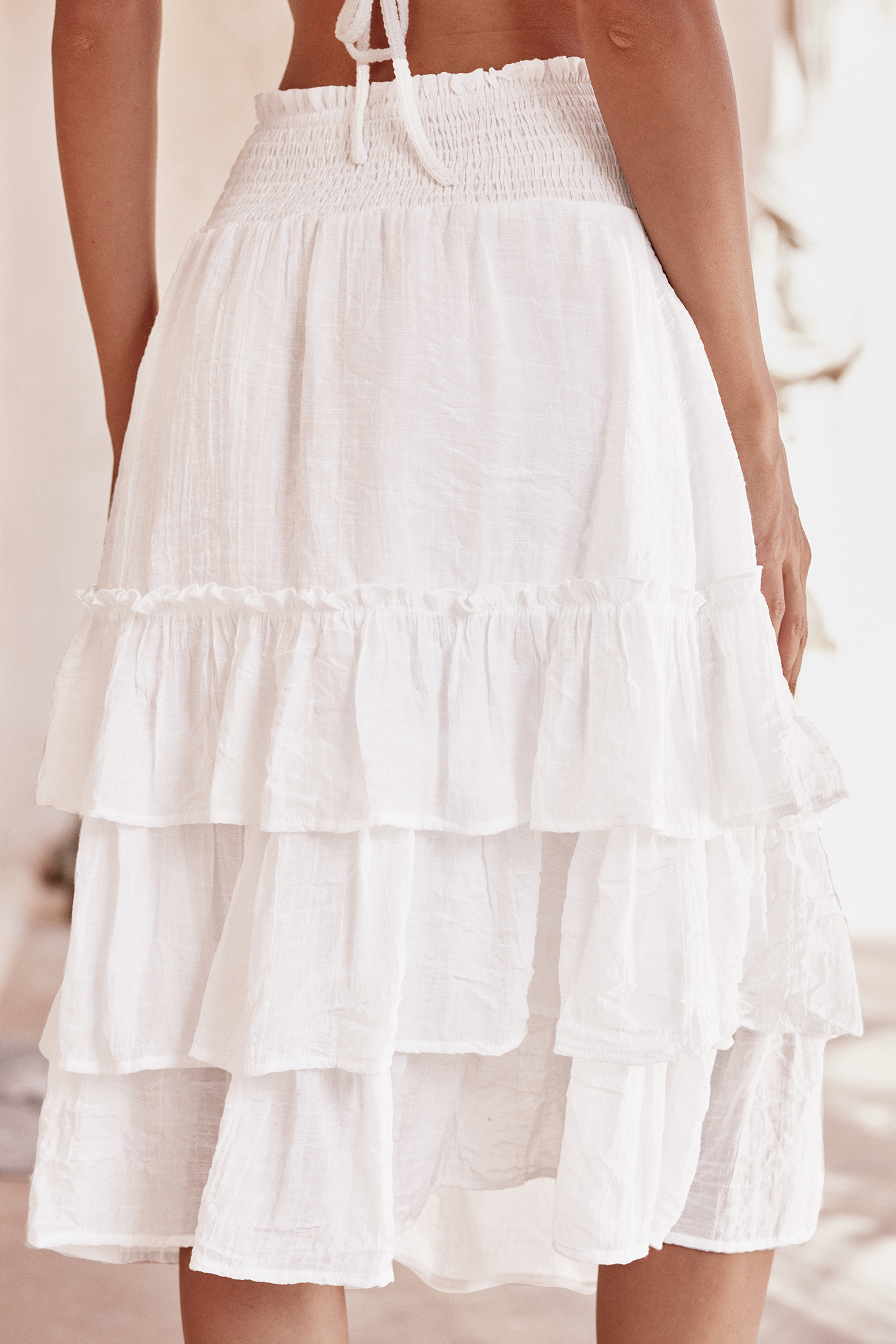 Jupe midi avec taille à smocks et volants à nouer blanche