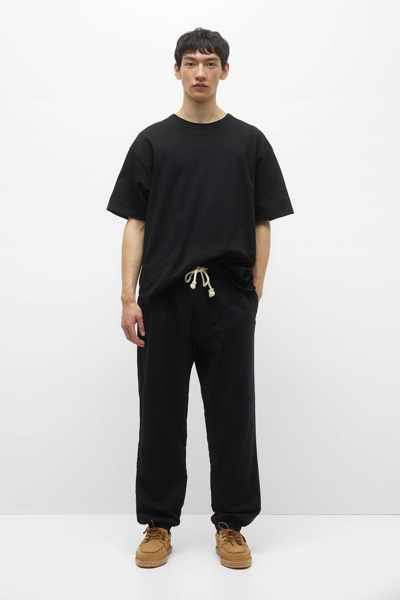 Calça jogger rústica de linho - preta