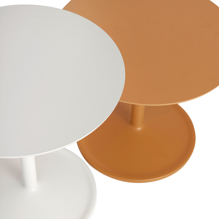 Muuto Soft bijzettafel 48x40 zwart smoked oak blad