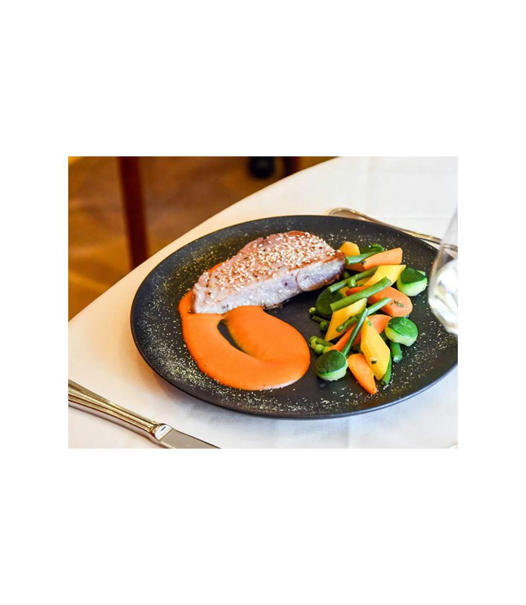 Repas d'excellence avec boissons ou apéritif pour deux jeunes mariés - SMARTBOX - Coffret Cadeau Gastronomie