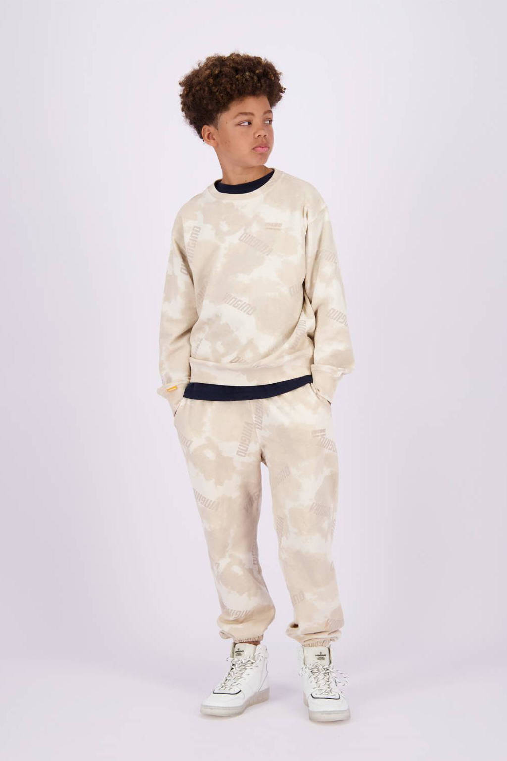 Vingino regular fit joggingbroek Sordo met all over print beige/grijs