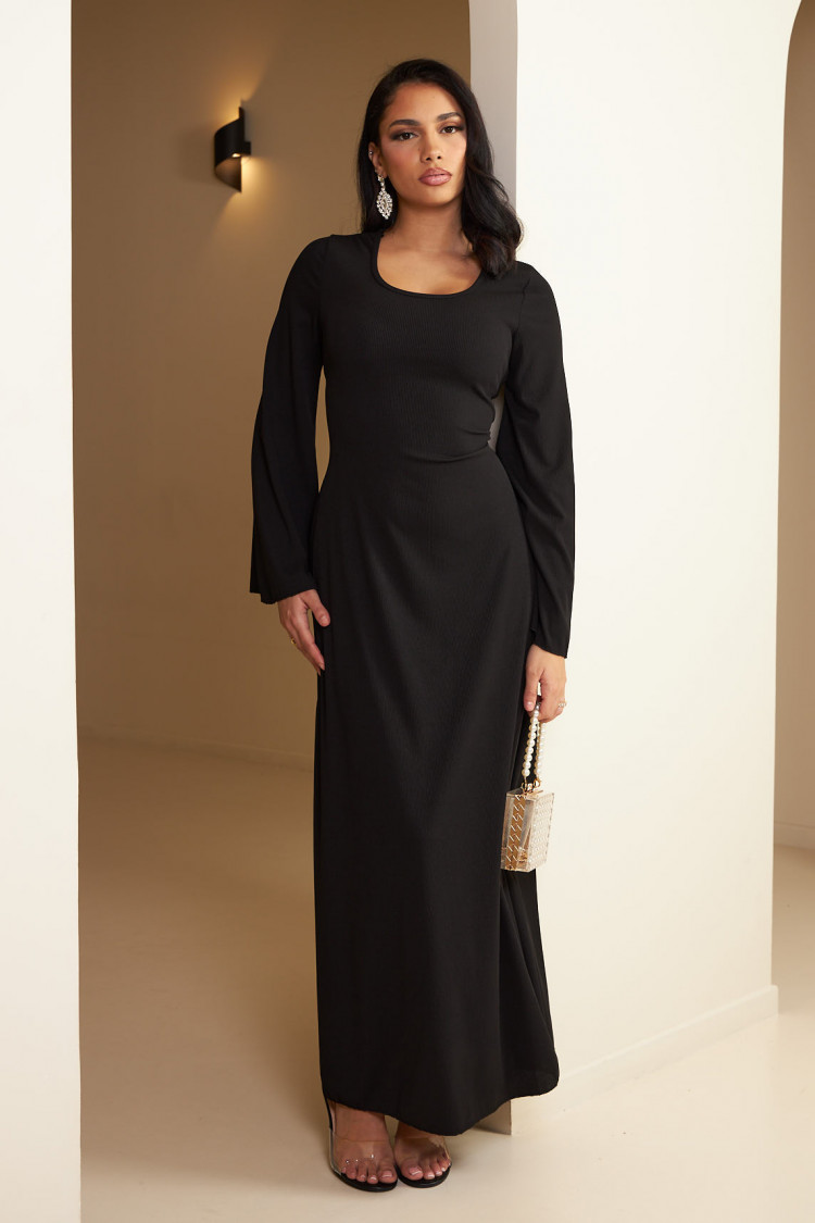 Robe noire côtelée ajustable au dos
