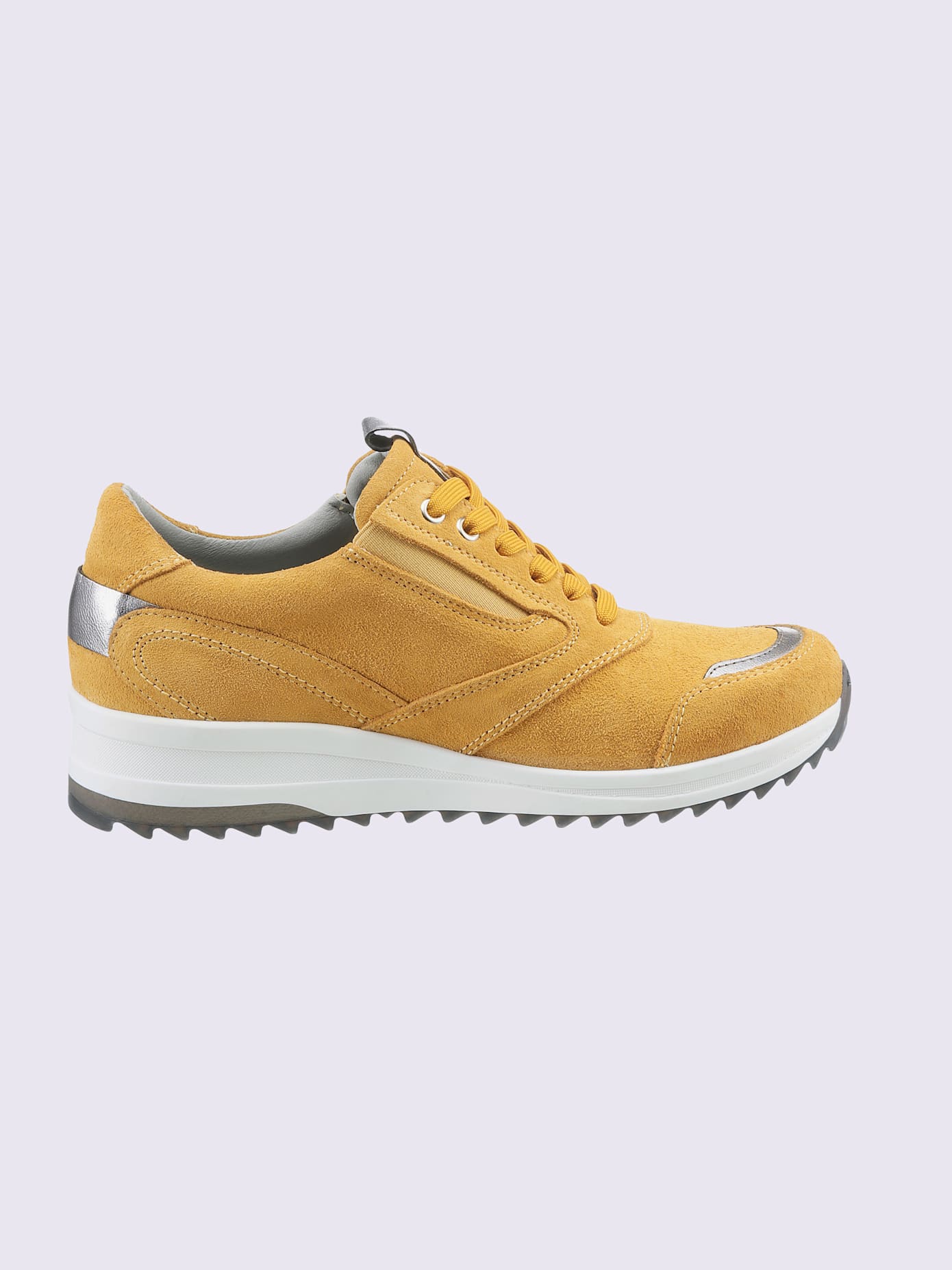 Baskets cuir velours de vache.