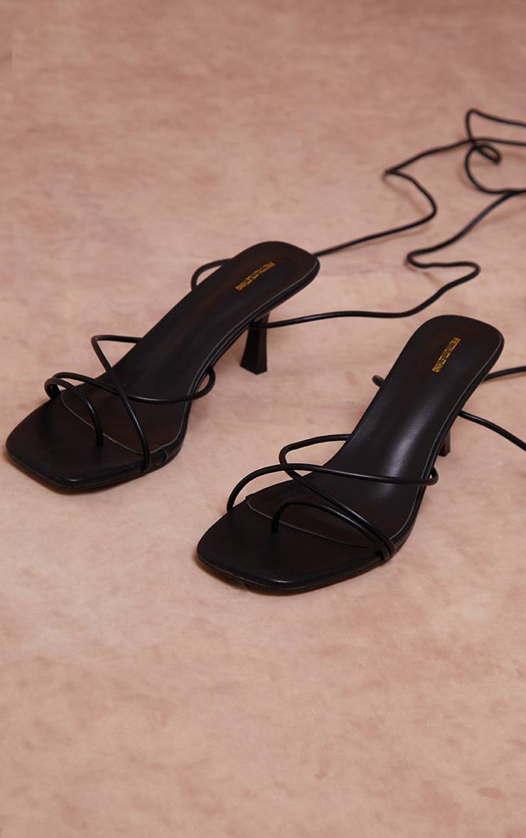 Noir Sandales À Talons Bas Lacées Avec Brides
