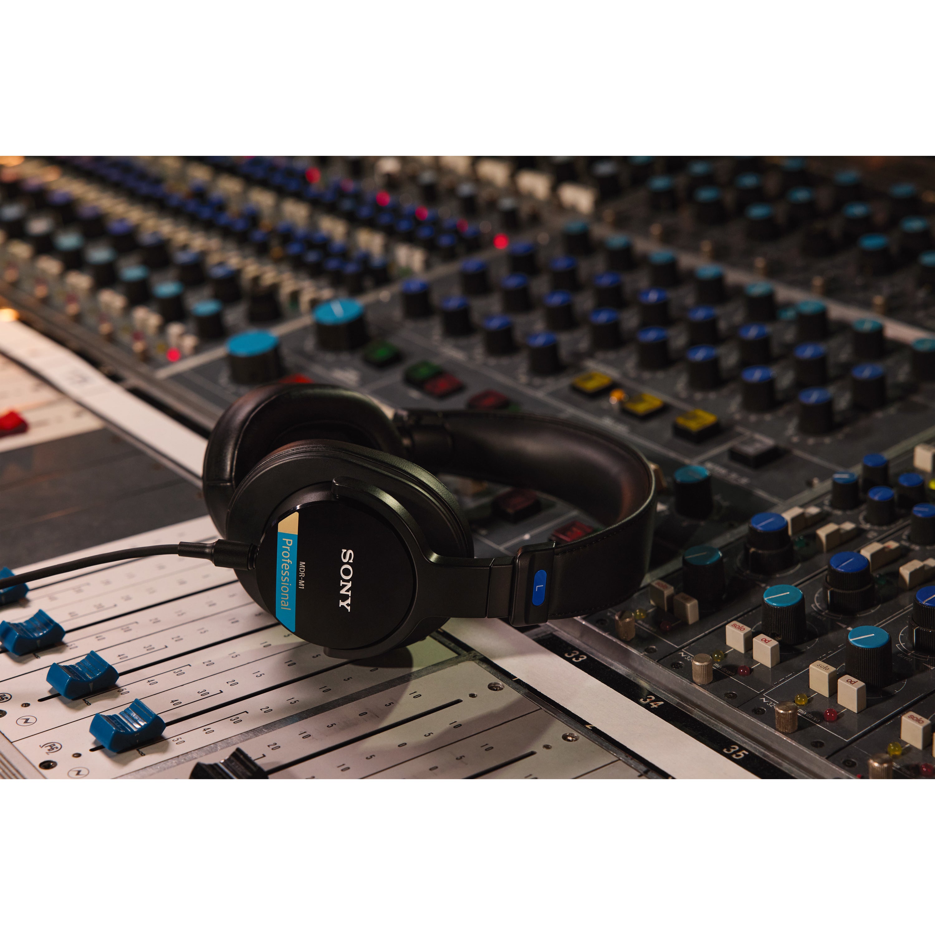 Sony MDR-M1 gesloten studio hoofdtelefoon