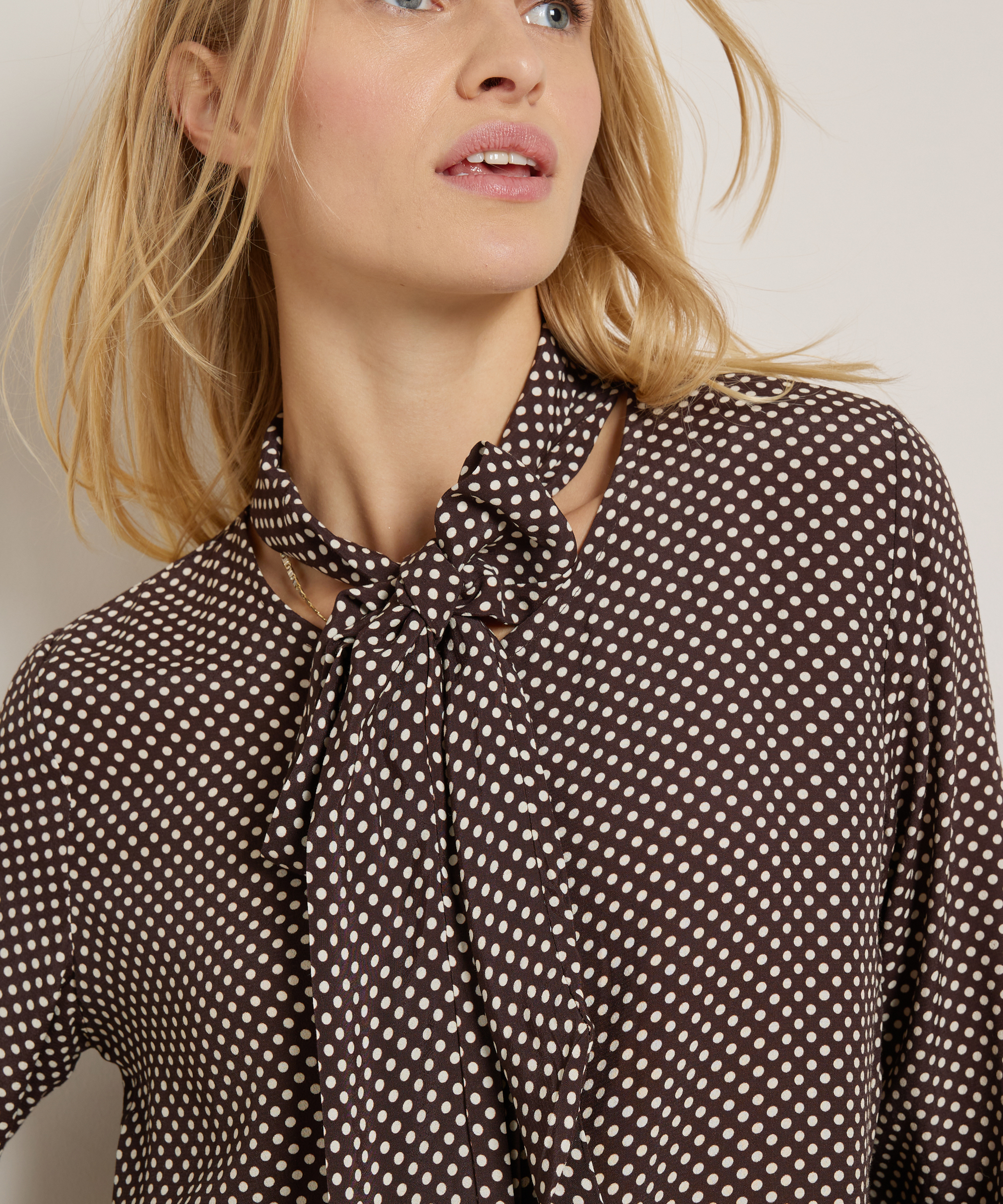 stippenprint blouse met strikkraag