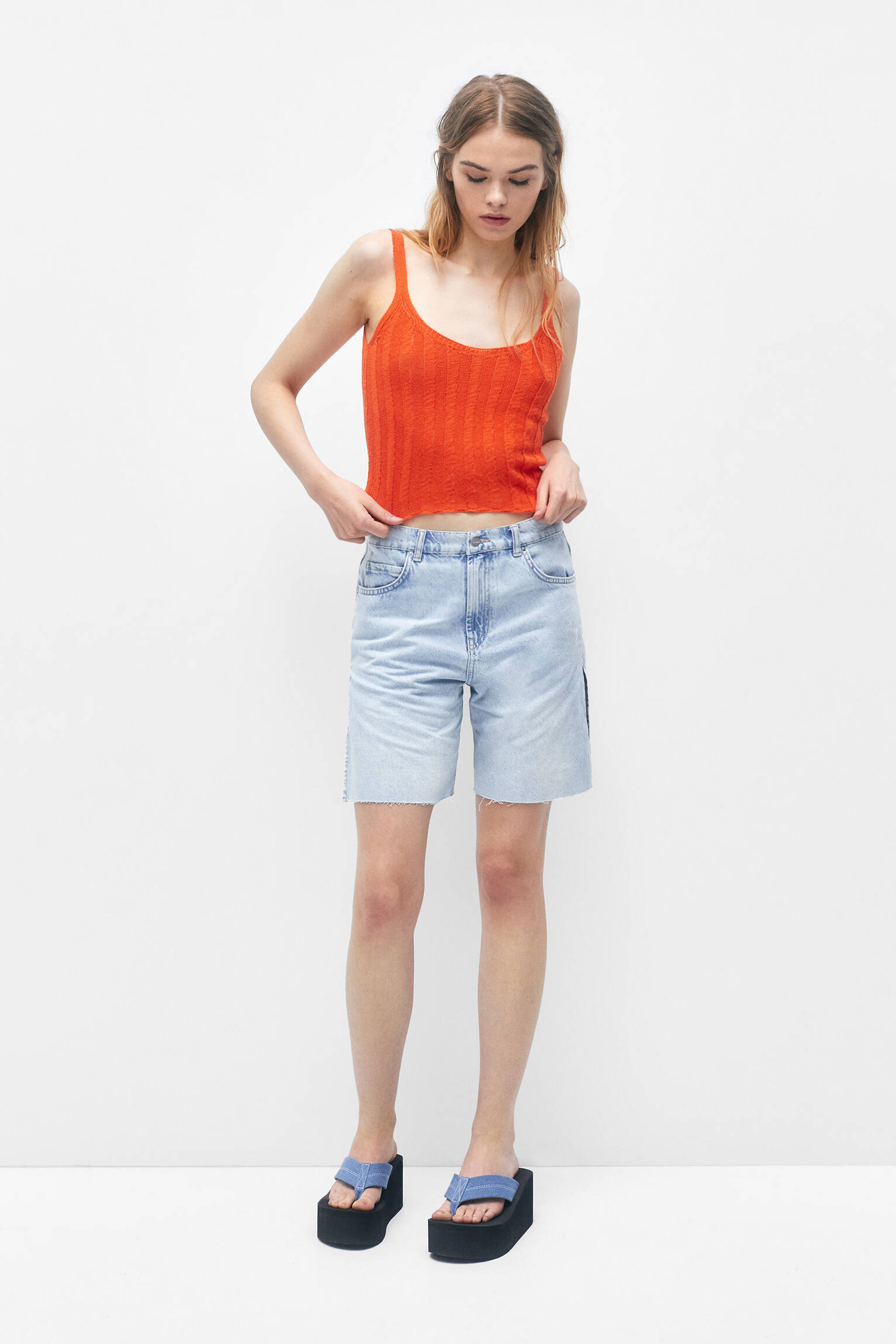 BLUSA DE TRICÔ COM ALÇAS FINAS - LARANJA