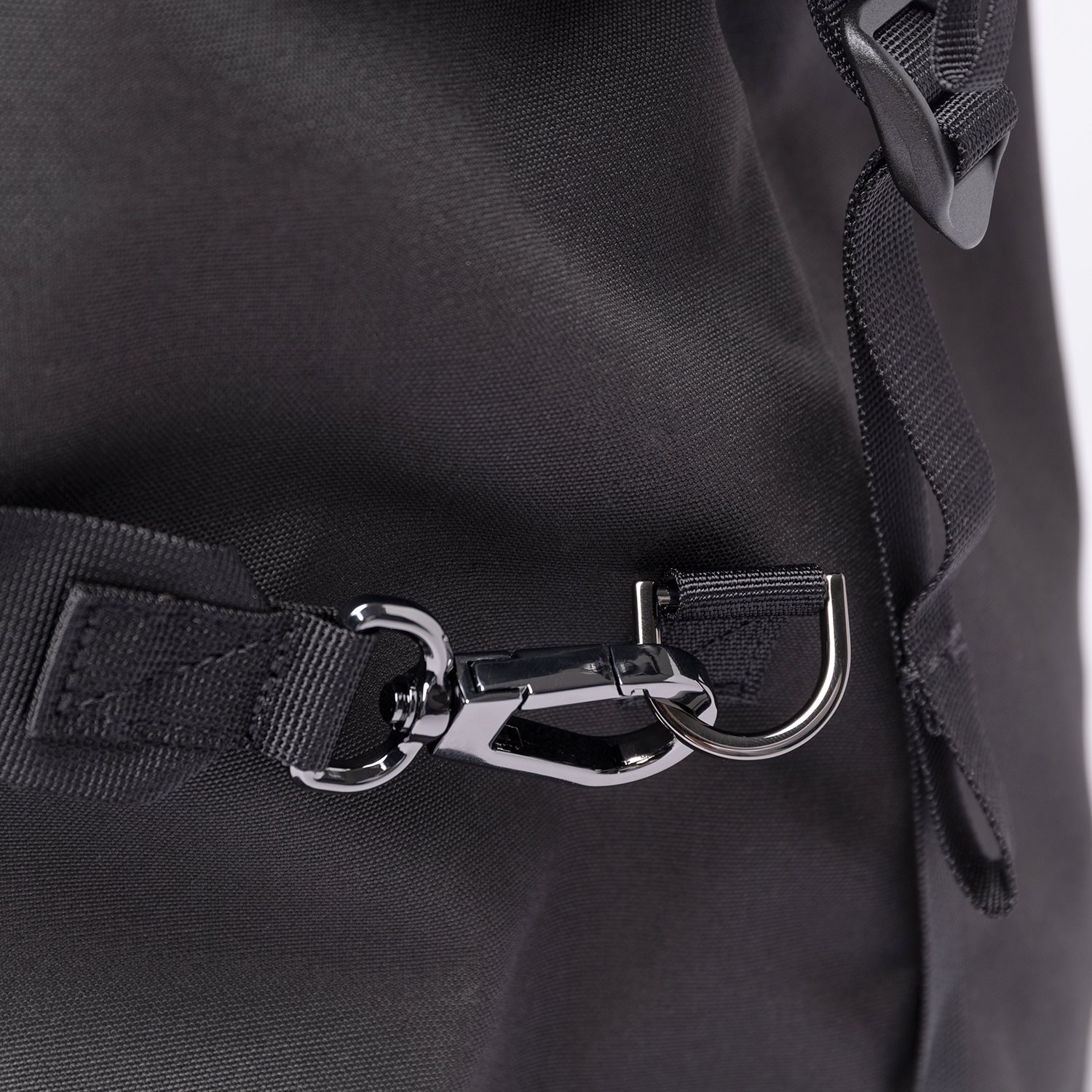Sandqvist Sture black with black webbing