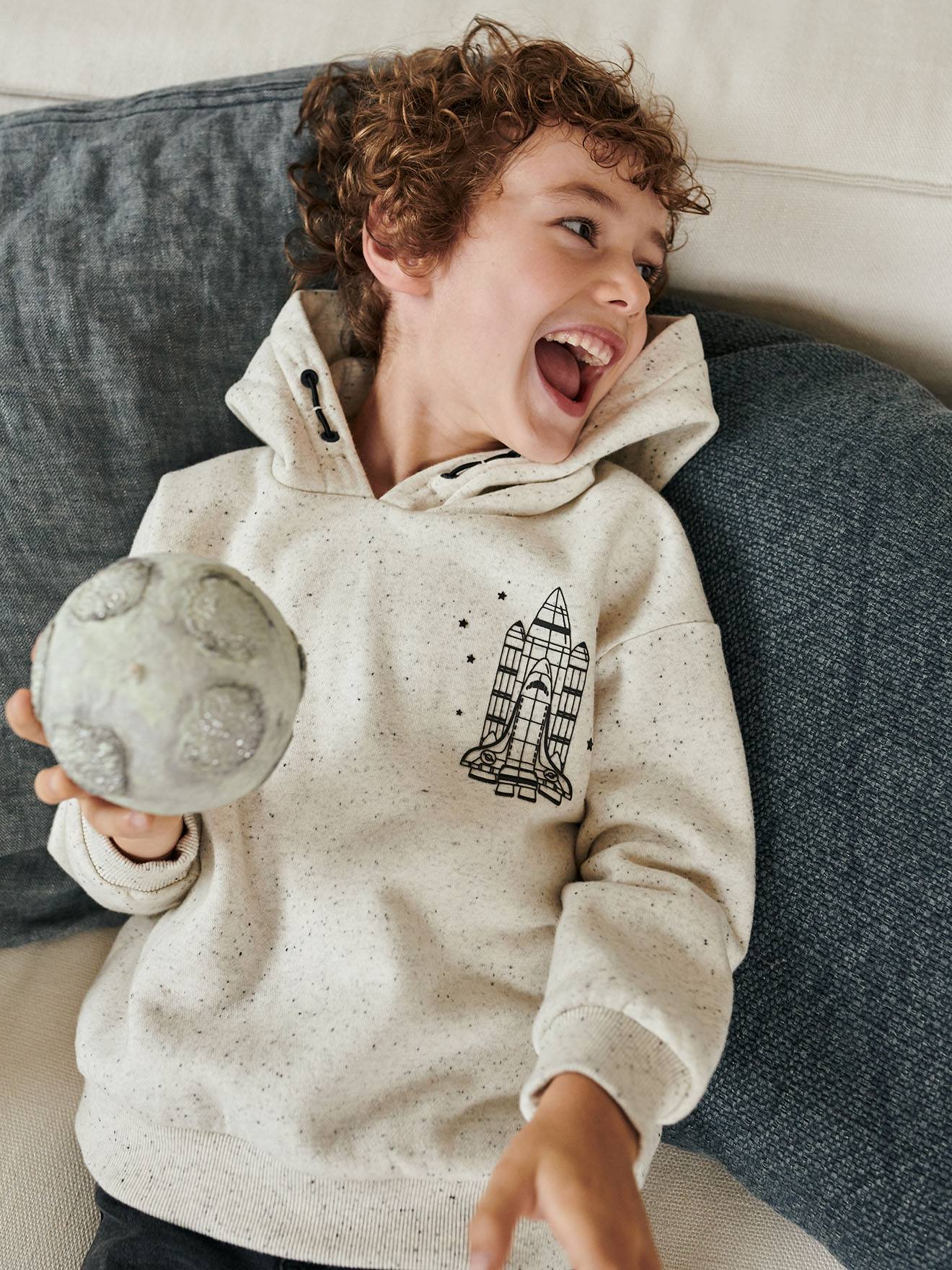 Moletom com capuz e estampa de nave espacial em relevo, em tecido felpudo mesclado, para meninos, branco liso tamanho médio com estampas.