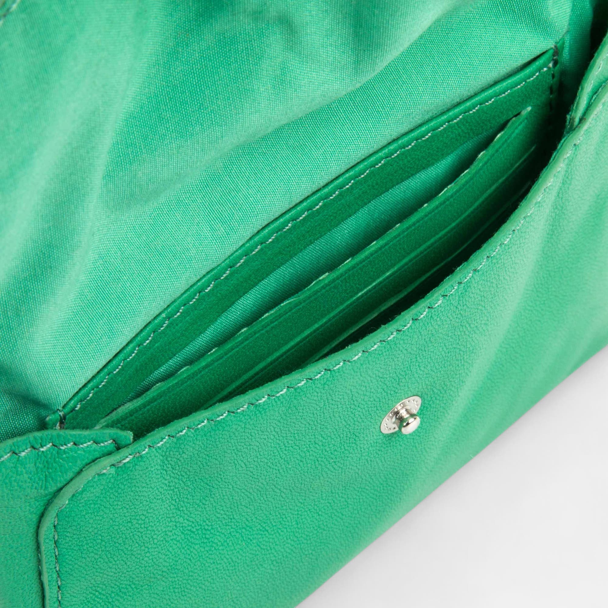Petite maroquinerie en cuir vert