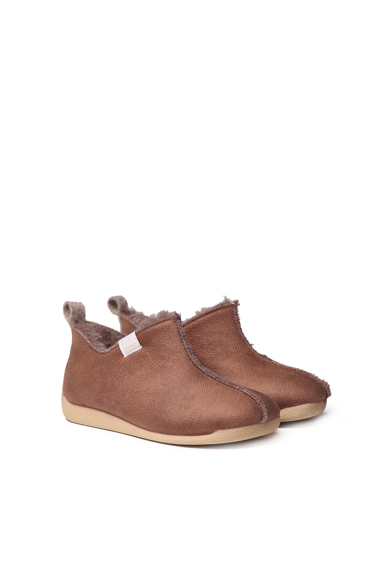 Bota feminina de cano curto em couro