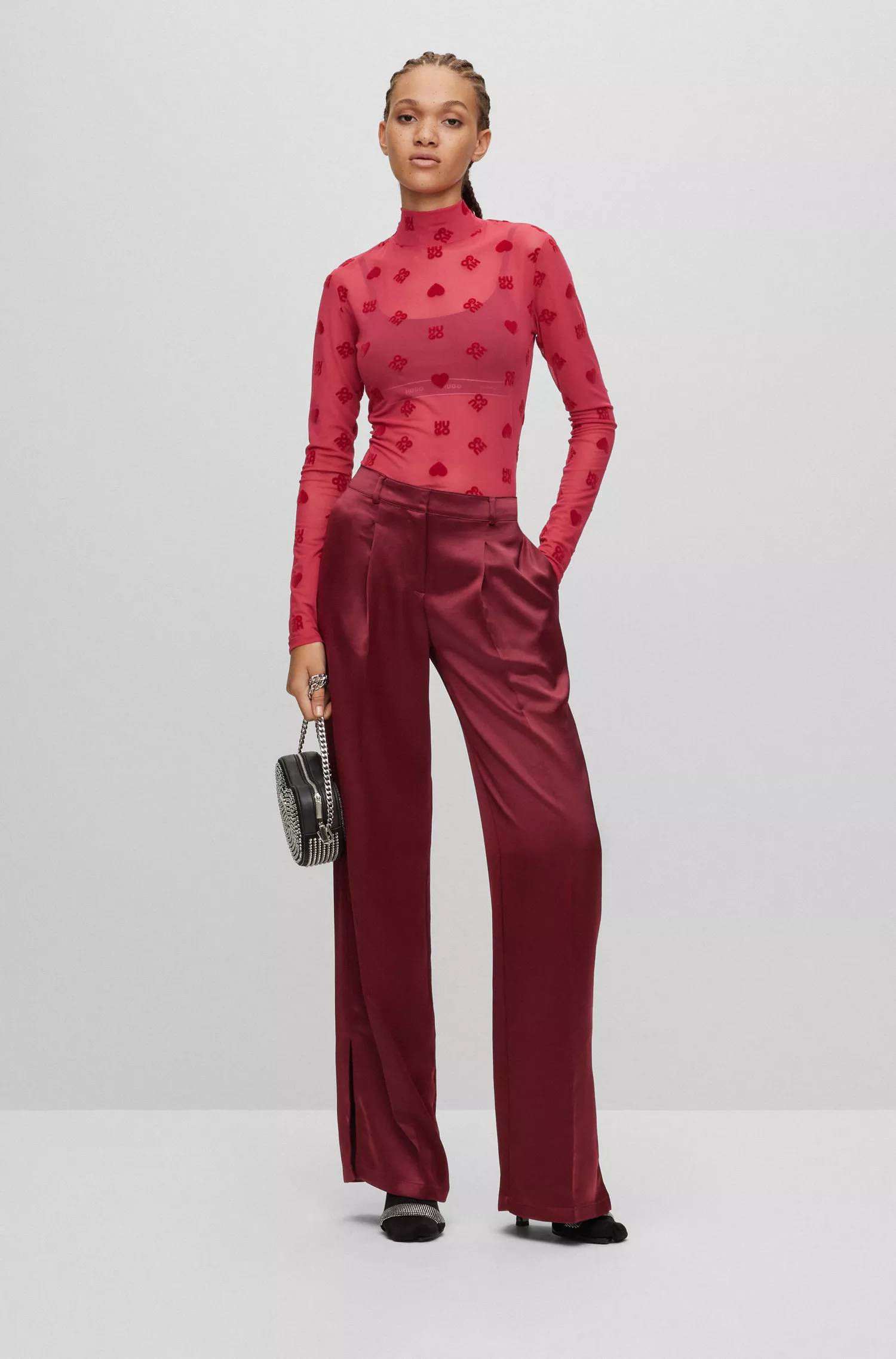 Top HUGO vermelho estampado, modelagem justa, em malha elástica.