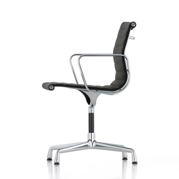 Vitra - EA 103 Stuhl beschichtet tiefschwarz mit Armlehnen, Hopsack nero (Filzgleiter)