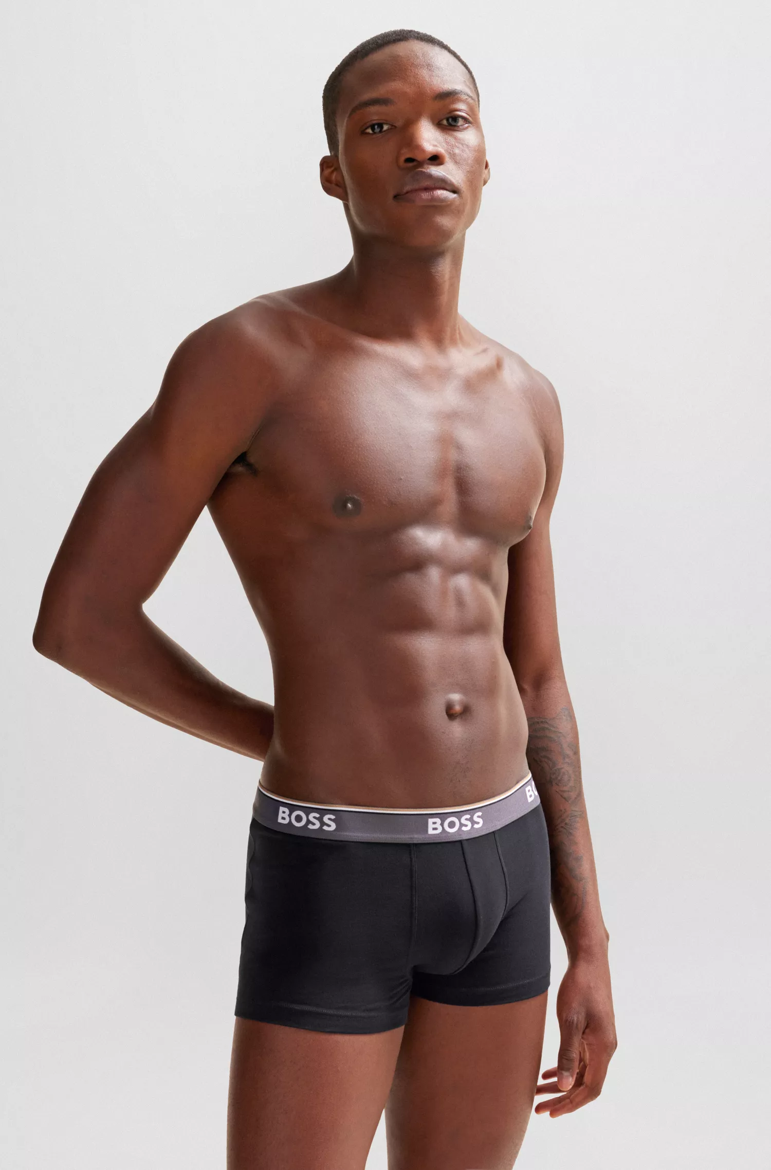 BOSS Black - Pacote com três cuecas boxer de algodão elástico com cós com logotipo.