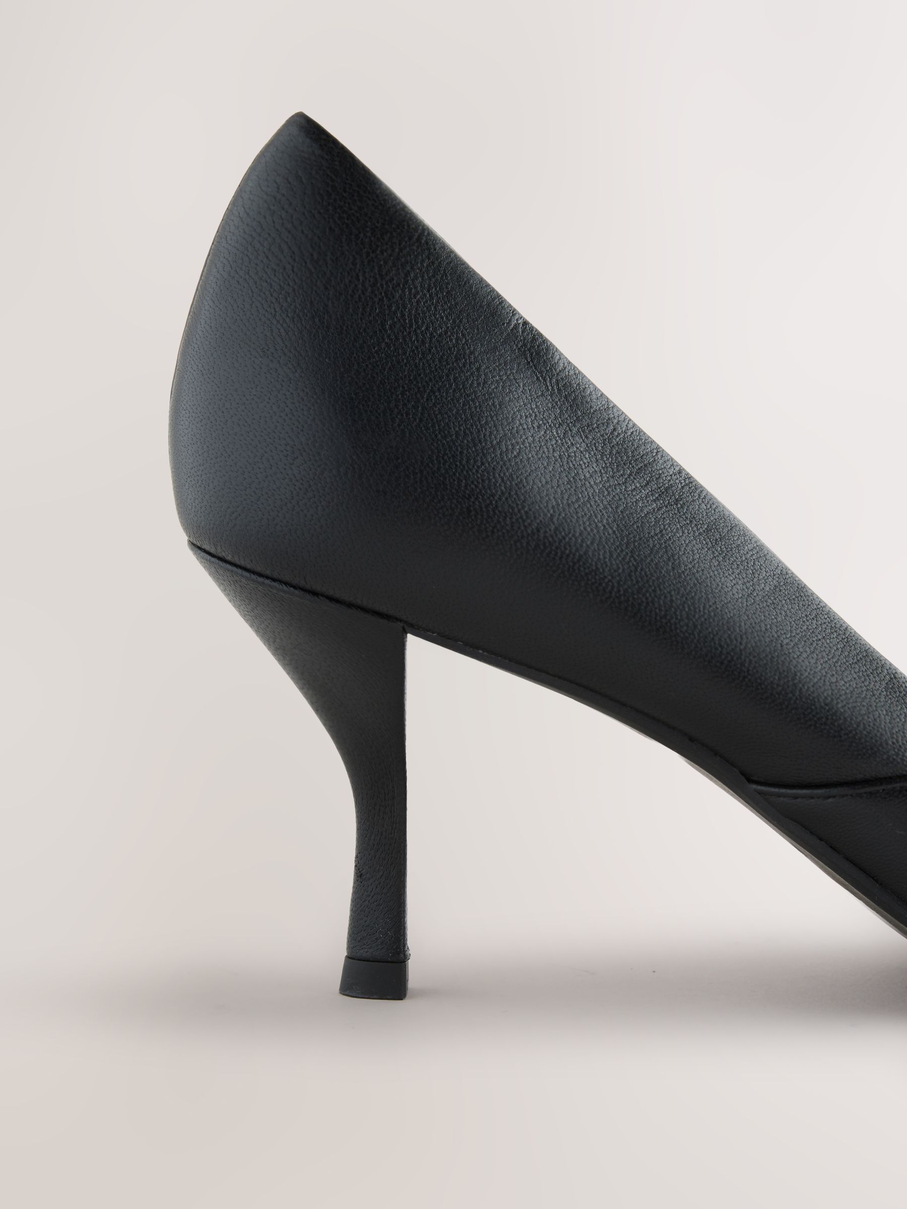 Zwart - Forever Comfort® leren pumps met puntneus en hak