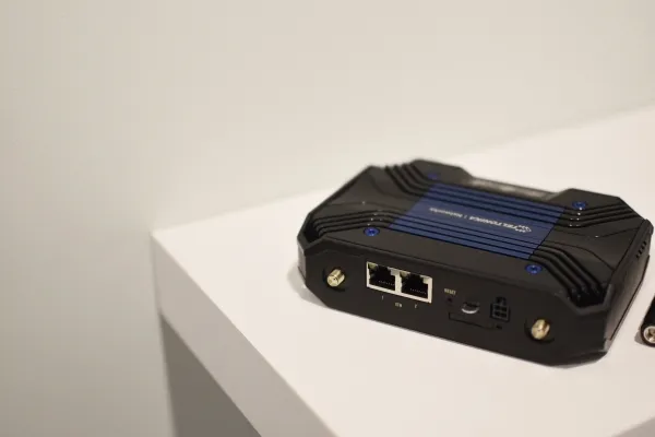 Teltonika TCR100 - Trådløs router - WWAN - Wi-Fi 5 - Dual Band - 3G, 4G - overflademonterbar
