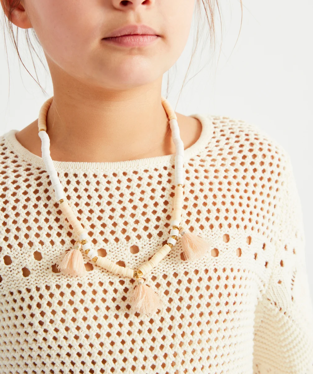 COLLIER ET BRACELET FILLE EN PERLES BLANCHES ET PASTEL AVEC POMPONS