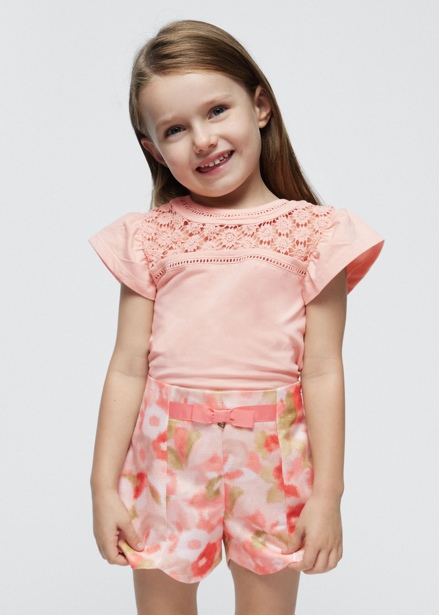Camiseta feminina Better Cotton guipure, cor fúcsia.