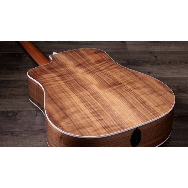 Taylor 210ce