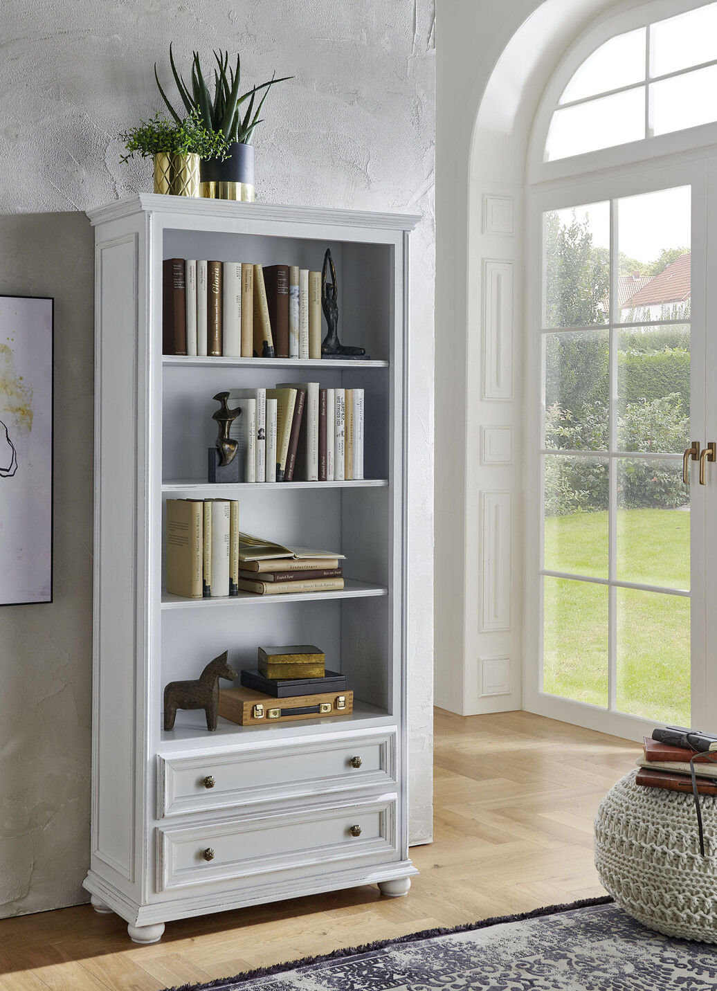 Teilmassiver Bücherschrank im Used-Look