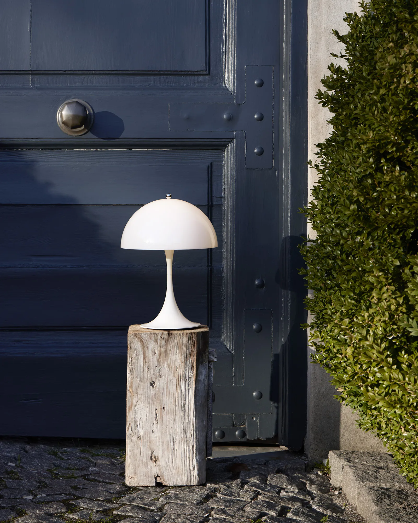 Louis Poulsen Panthella 250 Portable Lamp Opal - Universal Plug
