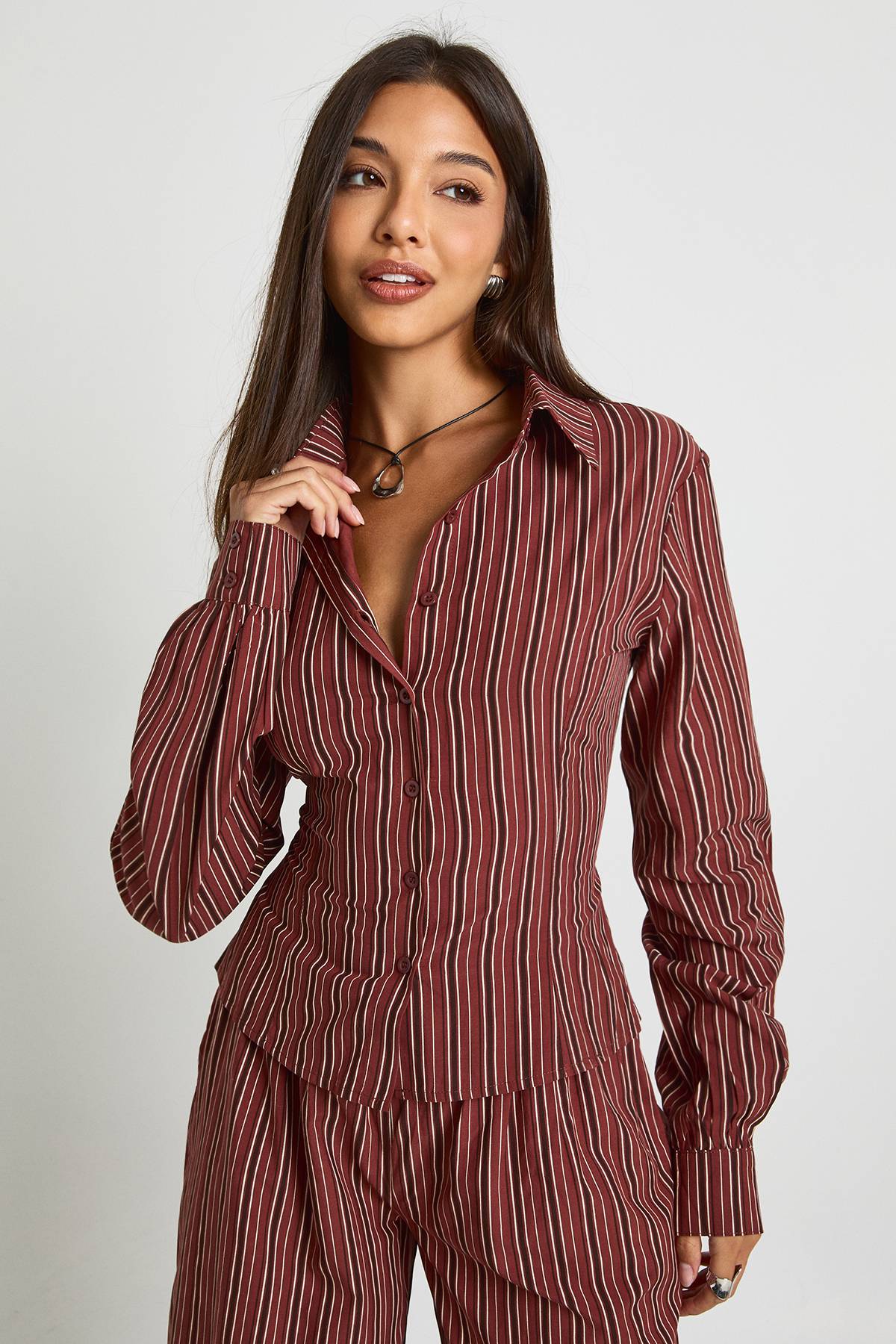boohoo Chemise ajustée rayée