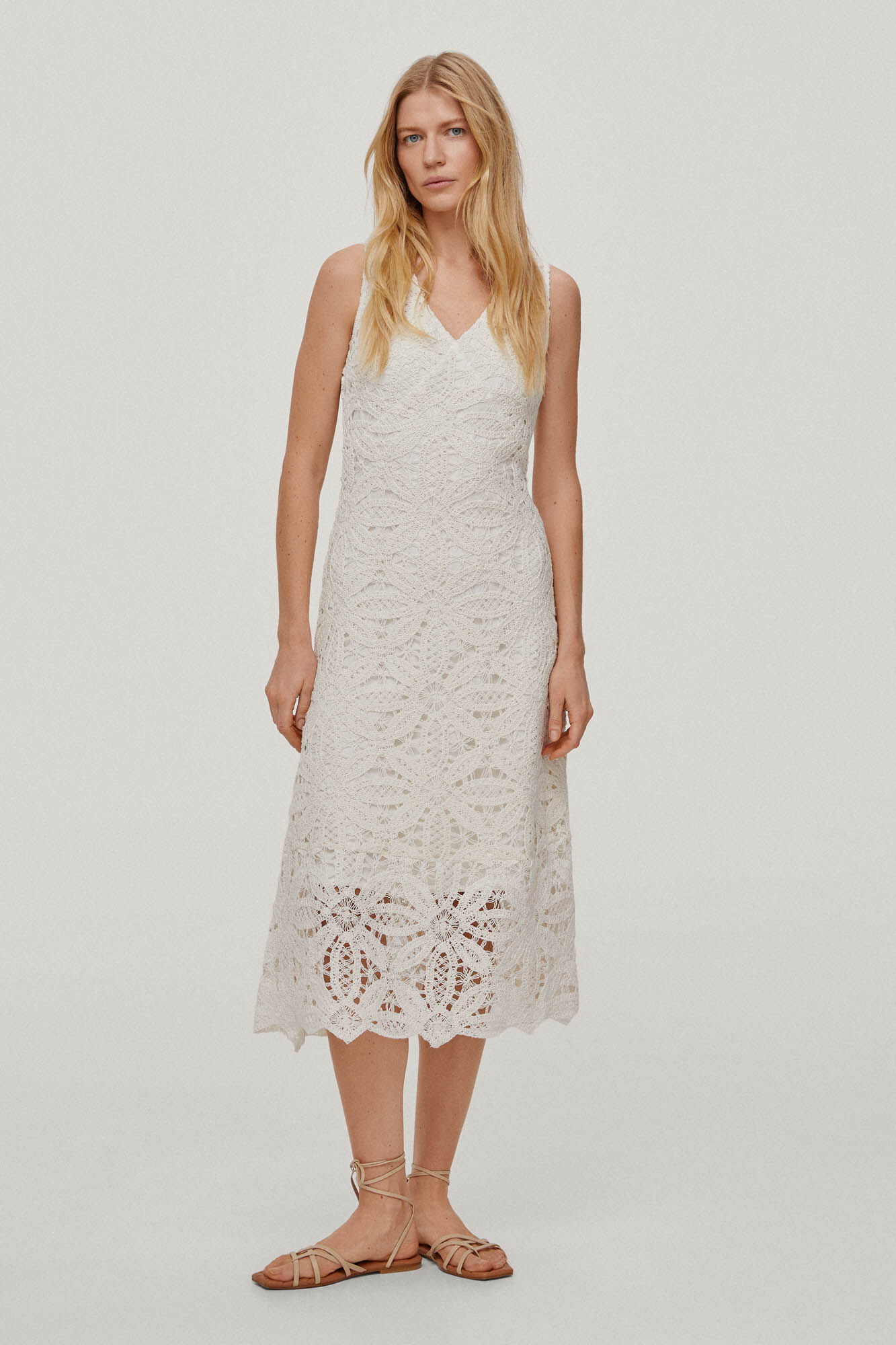 Vestido midi estilo crochê com decote em V e saia evasê - Branco-creme