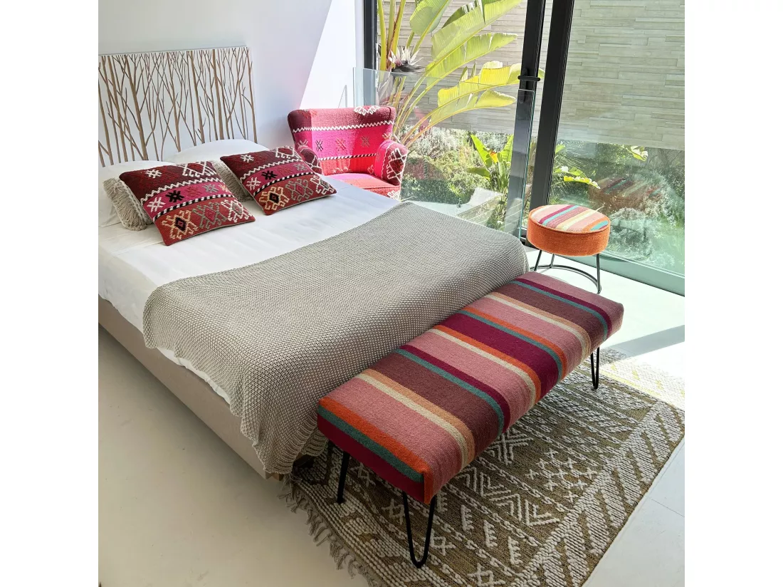 Now's Home - Banc En Tissu Colore Pieds Metal Noir 120x40x 42cm Chaquiras