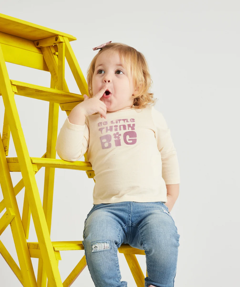 T-SHIRT BEIGE BÉBÉ FILLE AVEC MESSAGE VIOLET