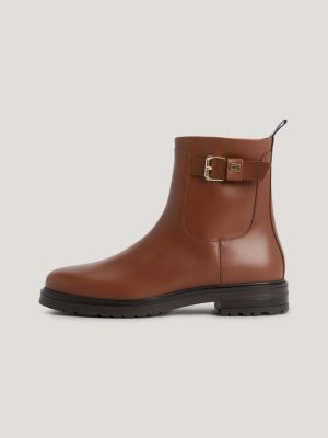 Botas de tornozelo de couro com detalhe de cinto essencial