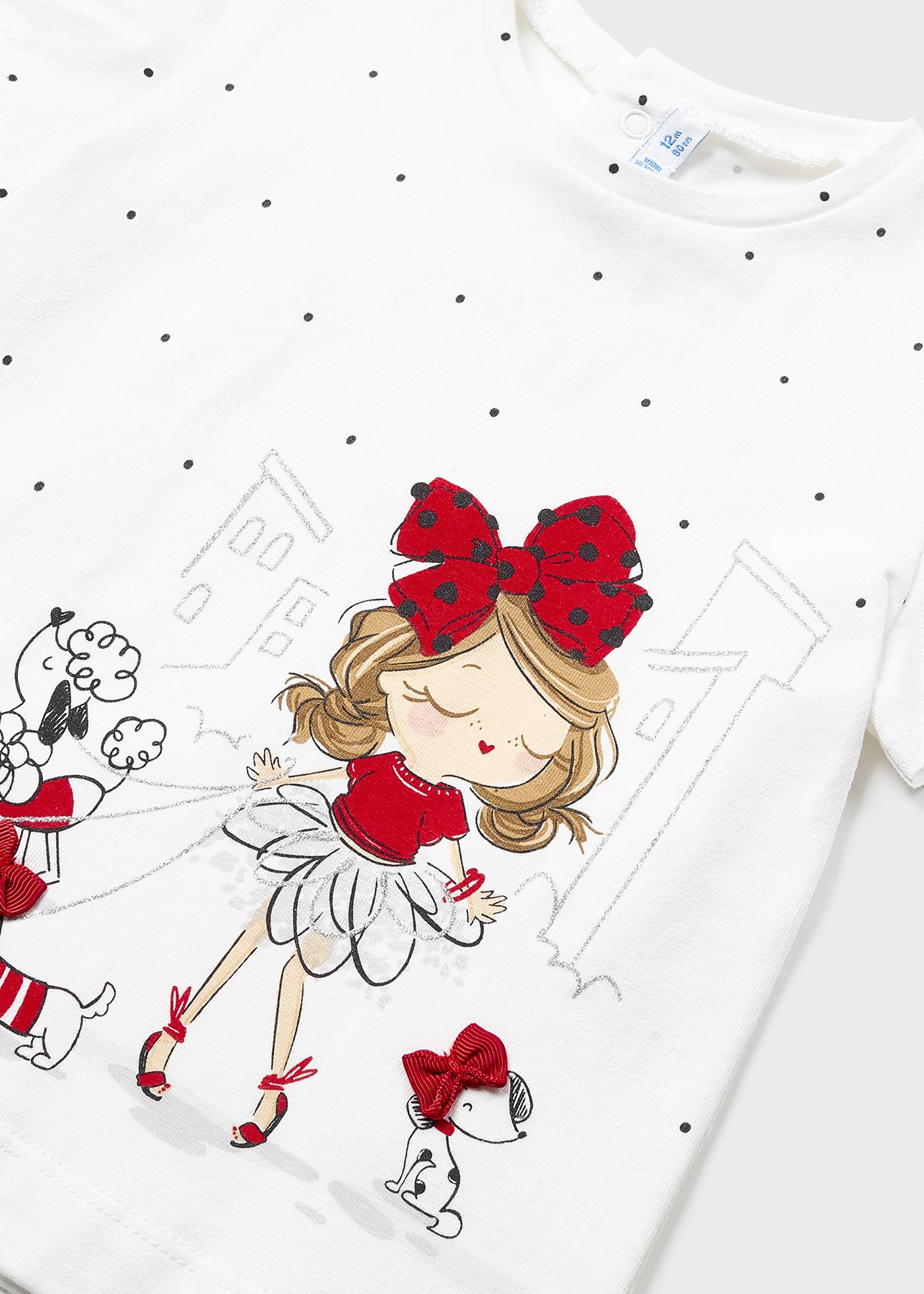 Camiseta infantil com estampa feita em algodão sustentável.