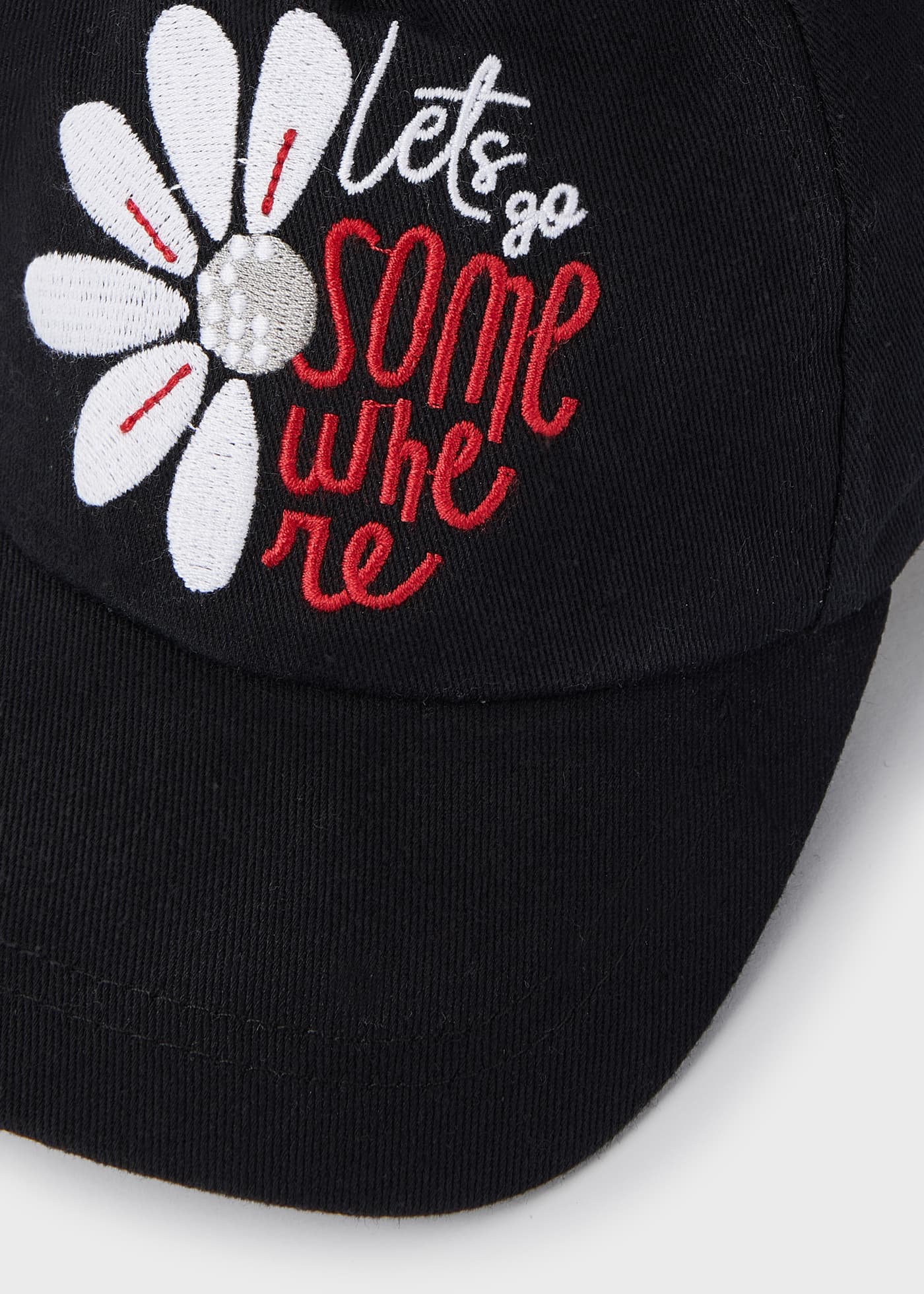 Boné com bordado em algodão sustentável para meninas