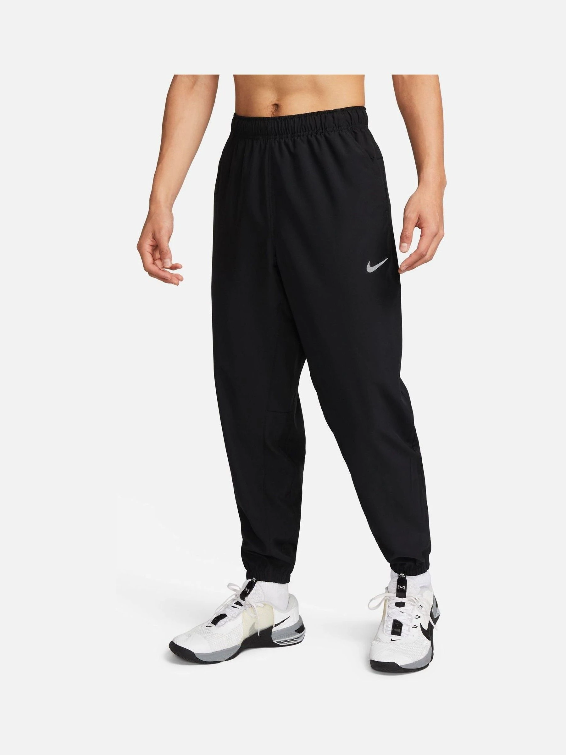 Zwart - Nike Dri-FIT Form trainingsbroek met taps toelopende pijpen