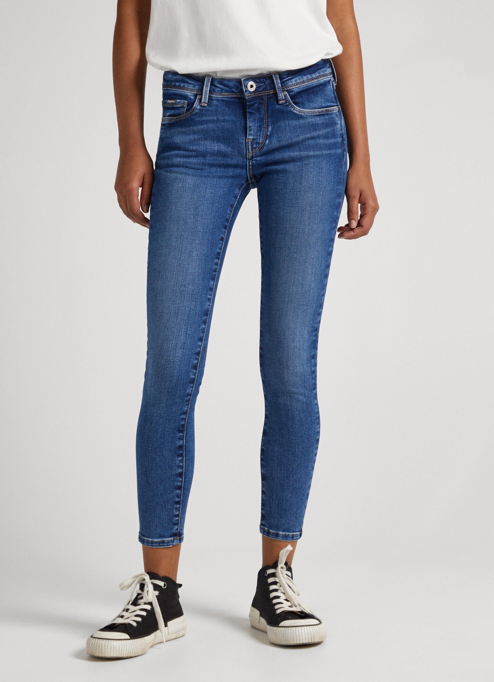 CALÇA JEANS LOLA FIT SKINNY TIRO TAMANHO MÉDIO - jeans