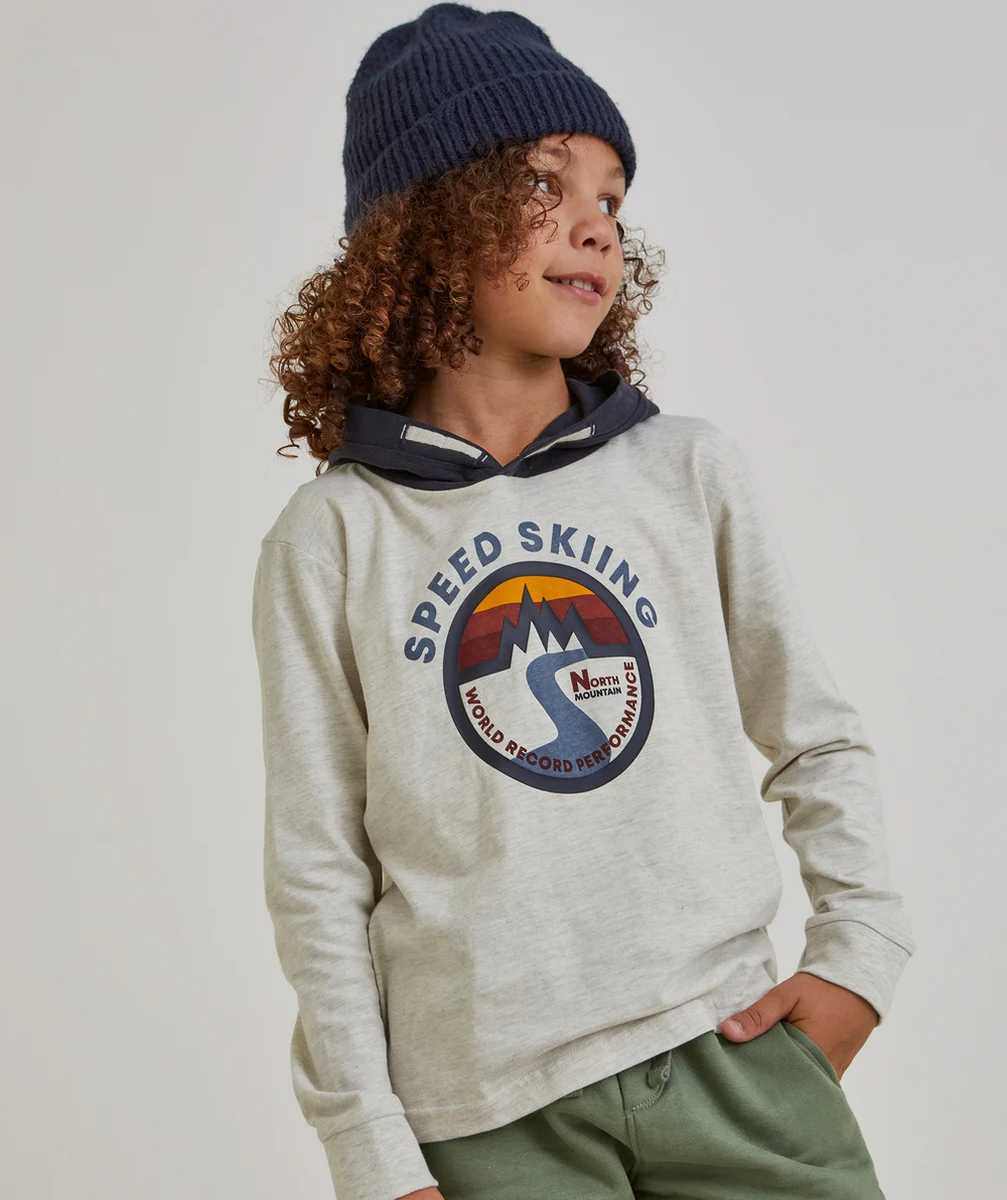 T-SHIRT GARÇON EN COTON BIO À CAPUCHE AVEC MOTIF MONTAGNE