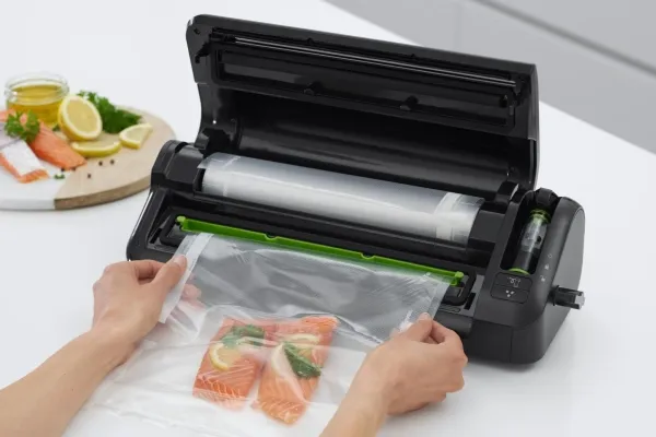 FoodSaver VACUUM SEALING MACHINE FFS017X STAINLESS STEEL