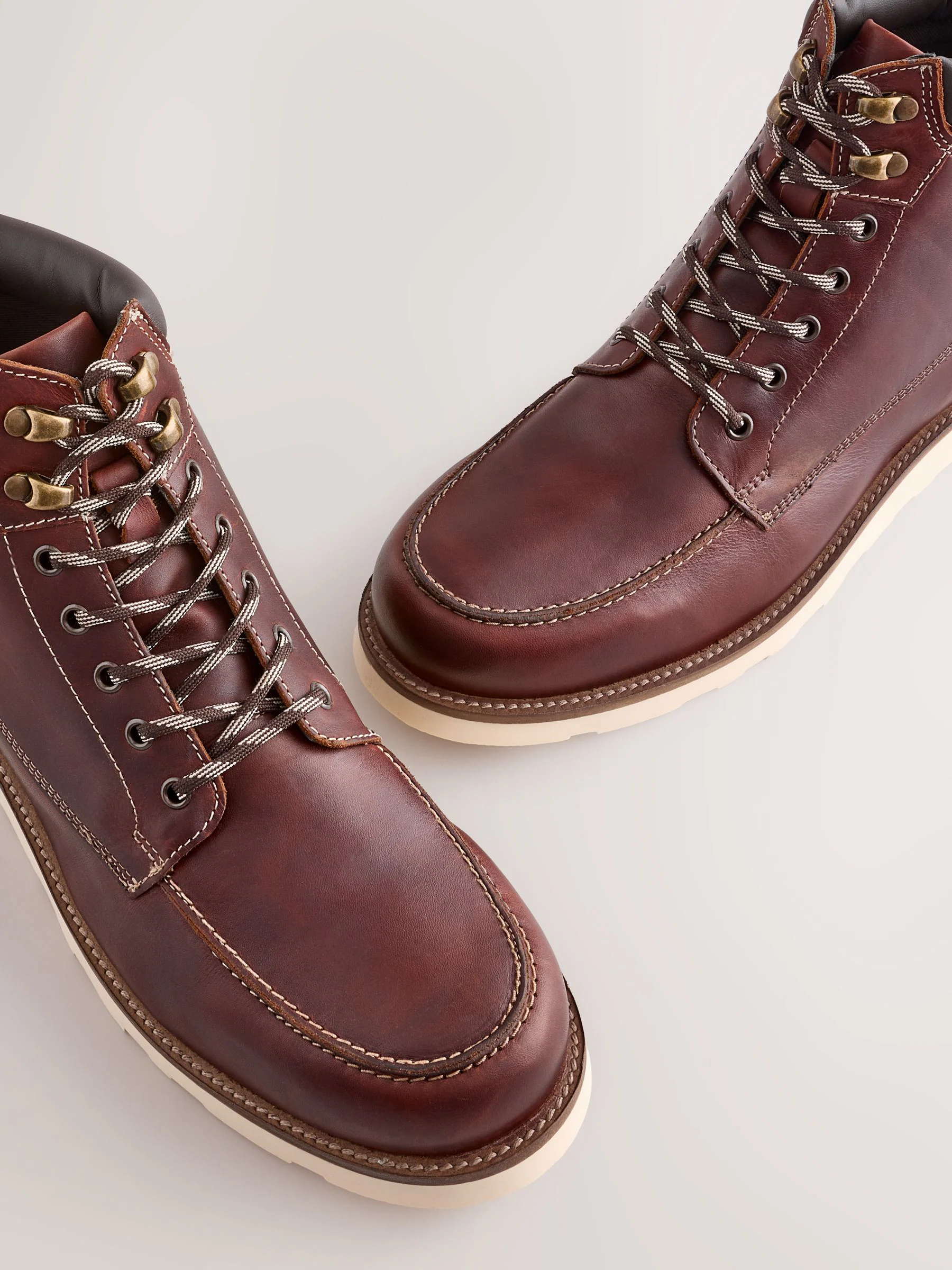 Bordeauxrood - Tall Apron Wedge Boots