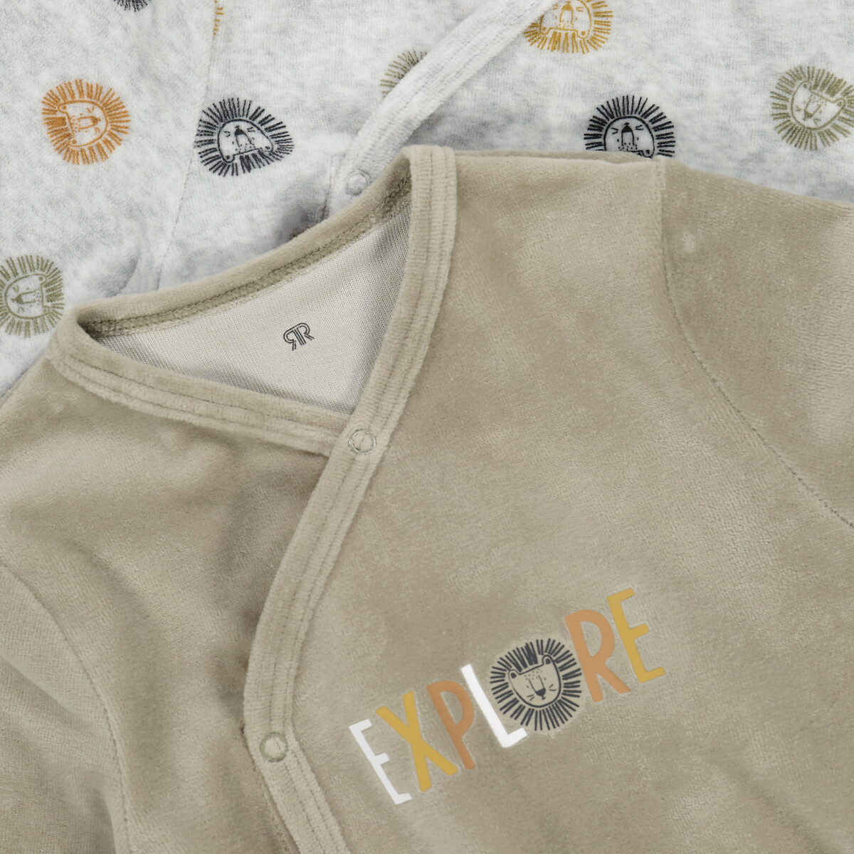 COLEÇÃO LA REDOUTE<br>Conjunto de 2 pijamas, peça única em veludo, estampa de leão