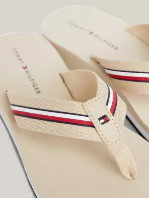 Chinelo de dedo com plataforma Signature