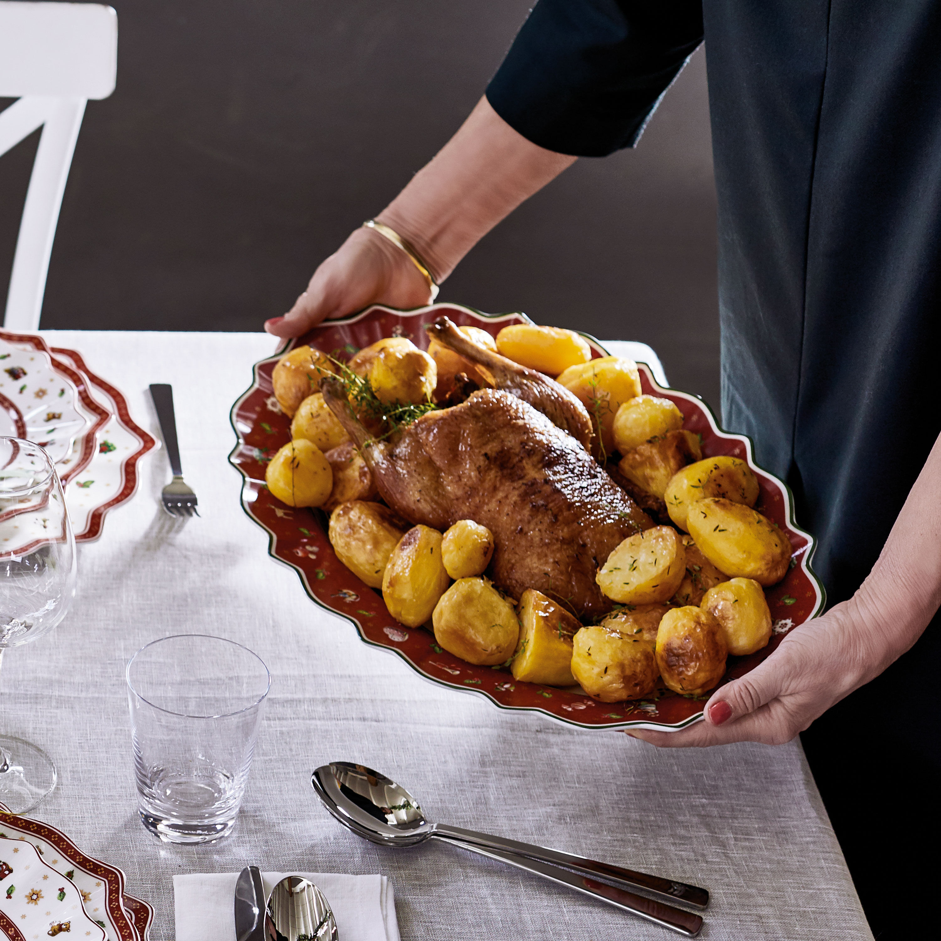 Toy's Delight Serving tray Red, Premium Porcelain