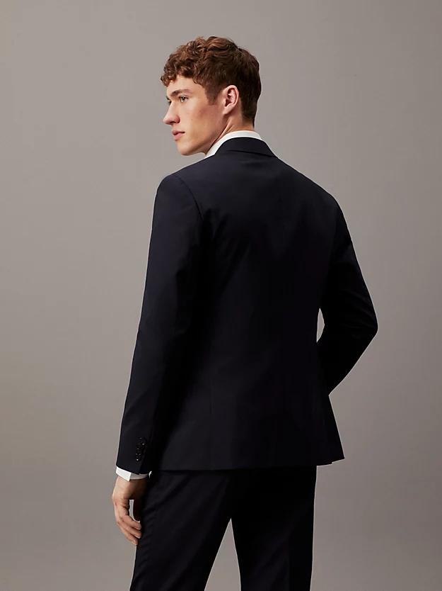 Blazer de abotoamento simples em lã elástica com modelagem slim.