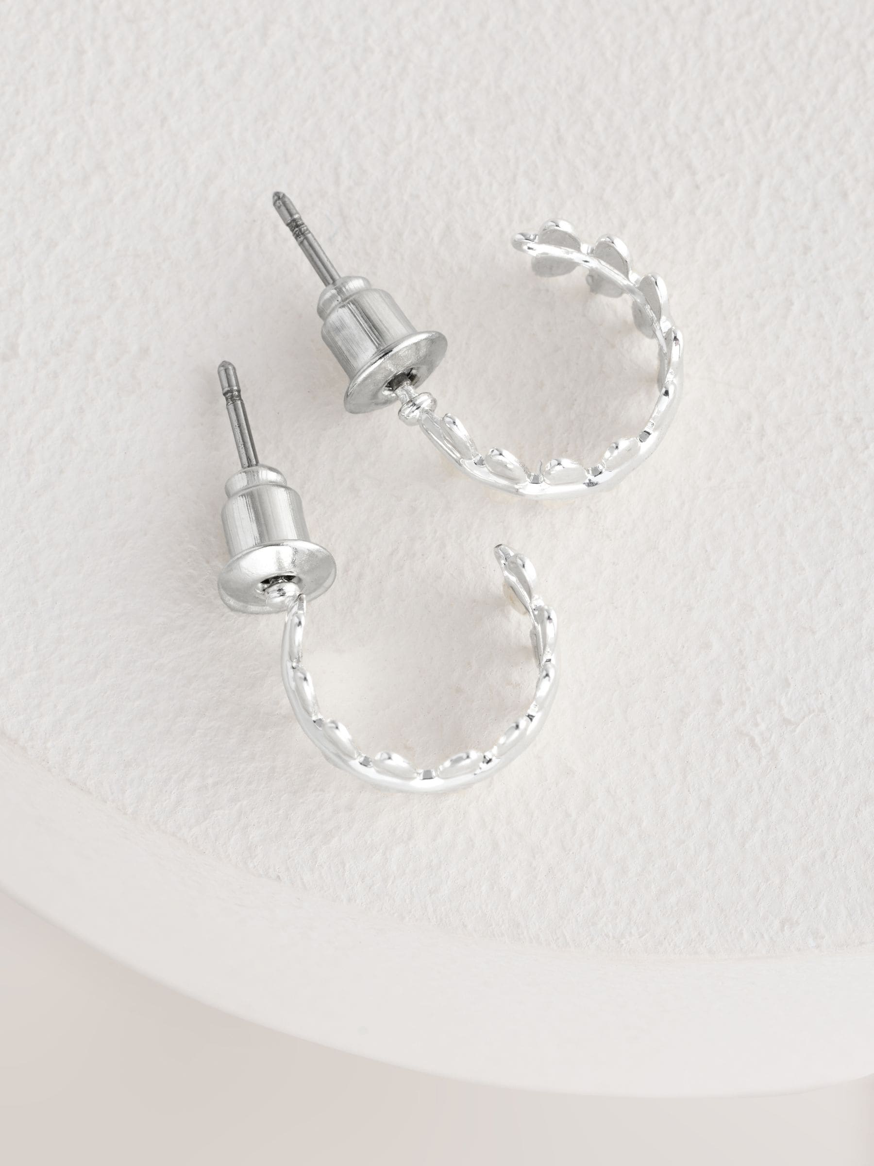 Zilverkleurig - Mini Leaf Hoop Earrings