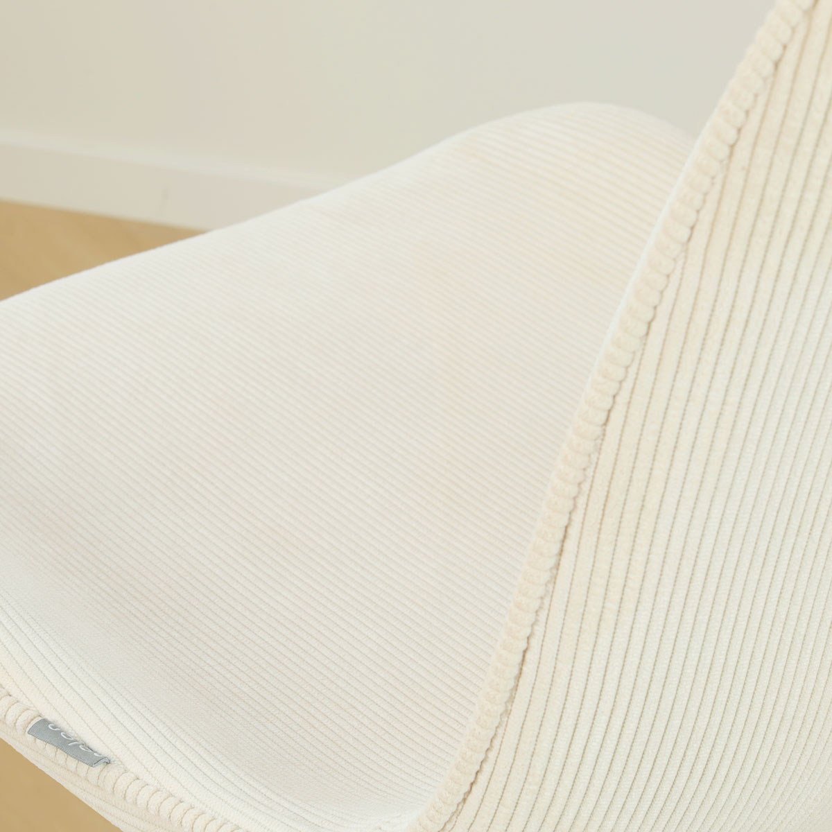 Eetkamerstoel Noa-Fé zwart onderstel rib beige
