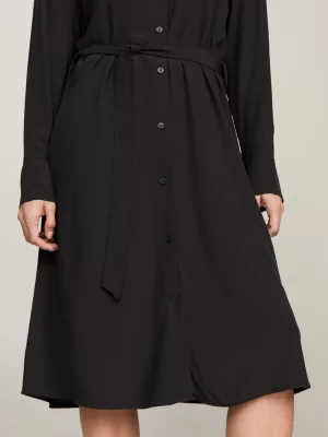 Vestido camiseiro de crepe na altura do joelho com cinto