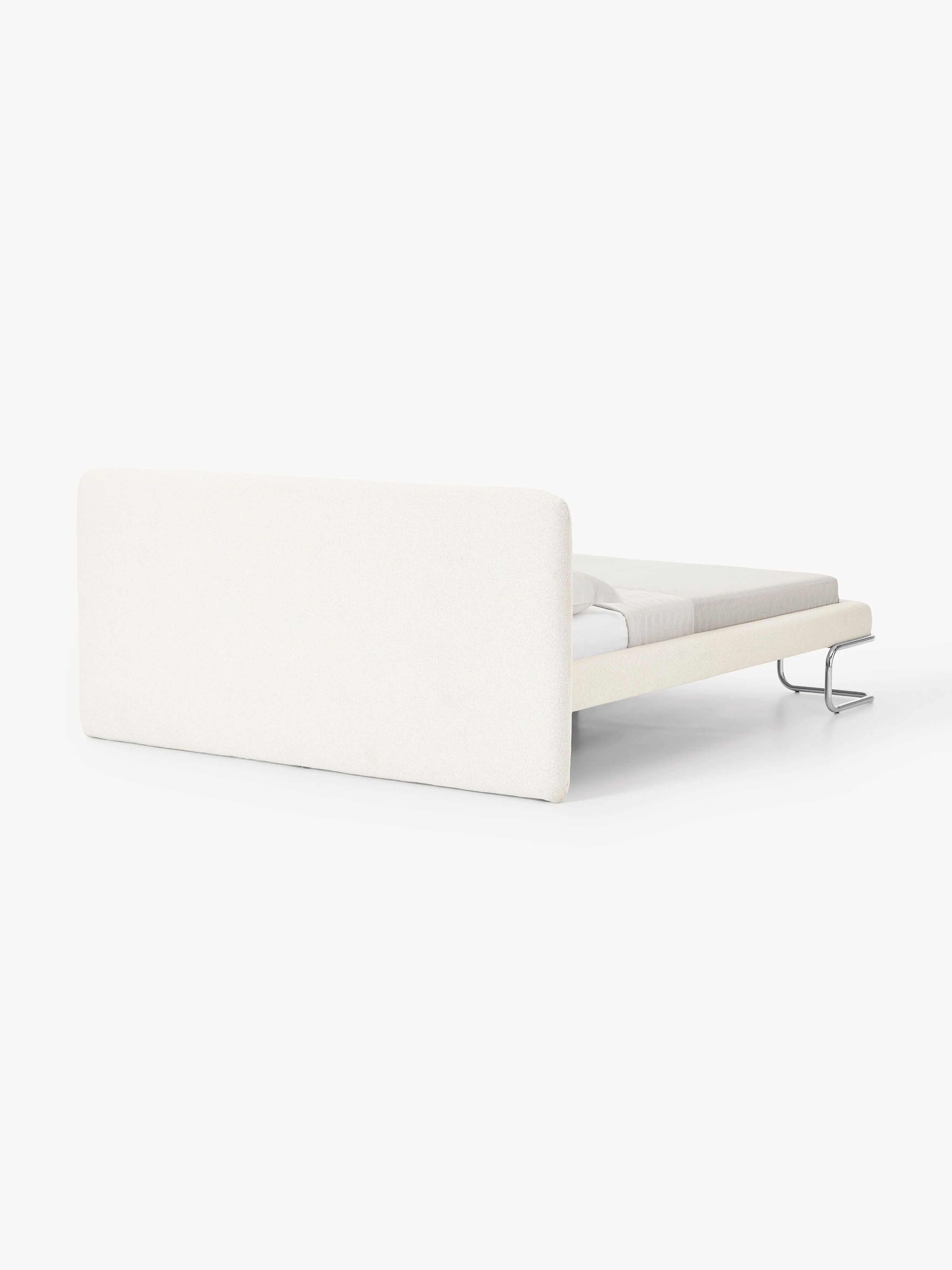 Bouclé gestoffeerd bed Olina met metalen poten