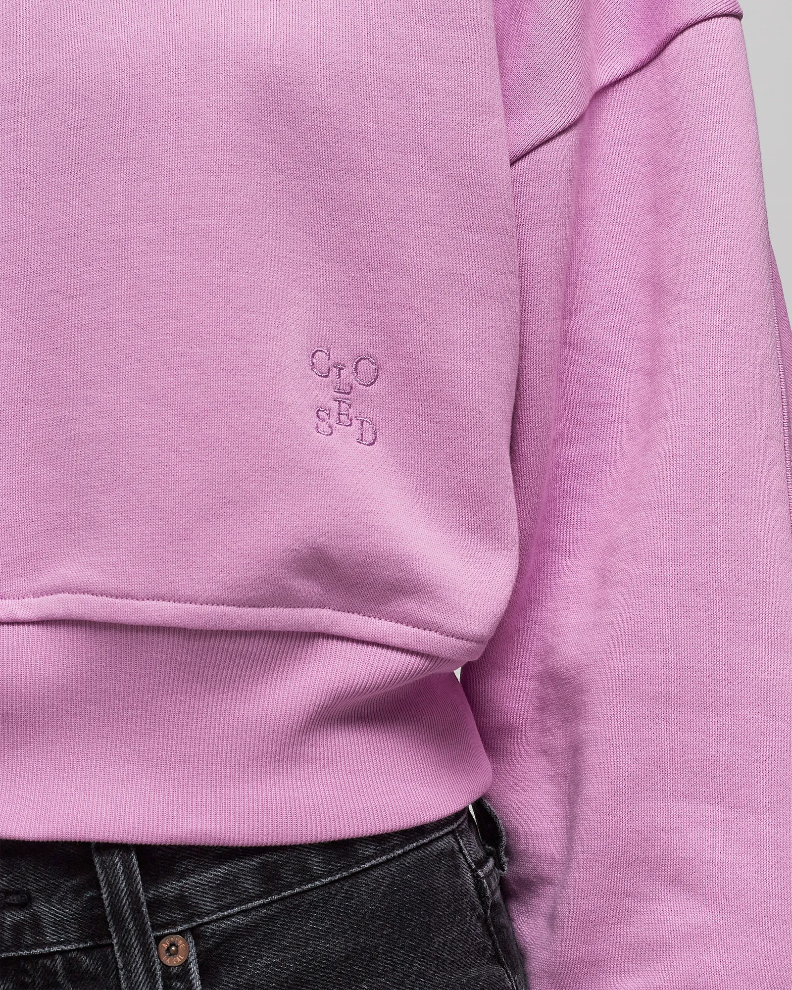 CLOSED CROPPED CREW NECK