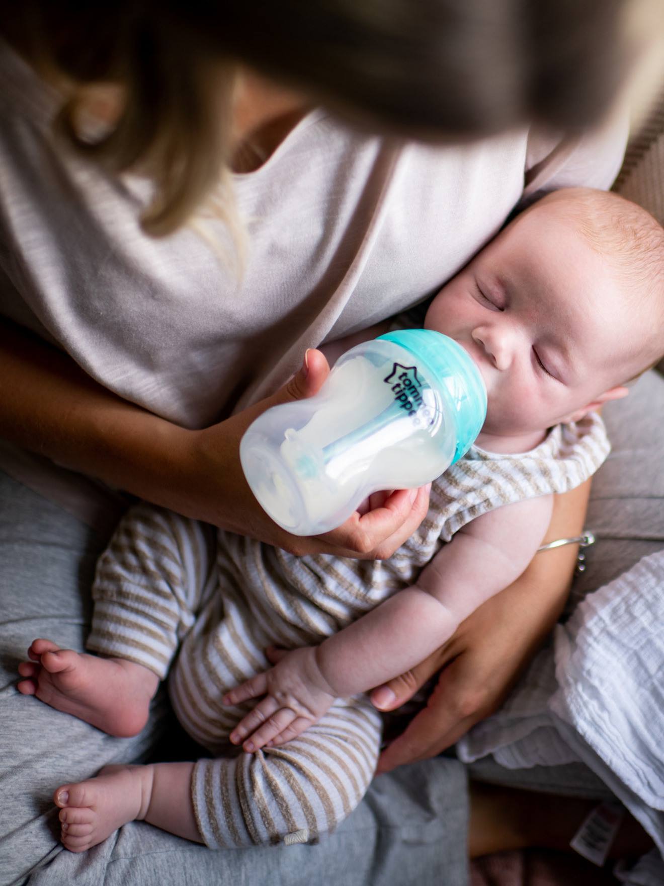 Conjunto anticólica para recém-nascido TOMMEE TIPPEE, azul liso com estampas.