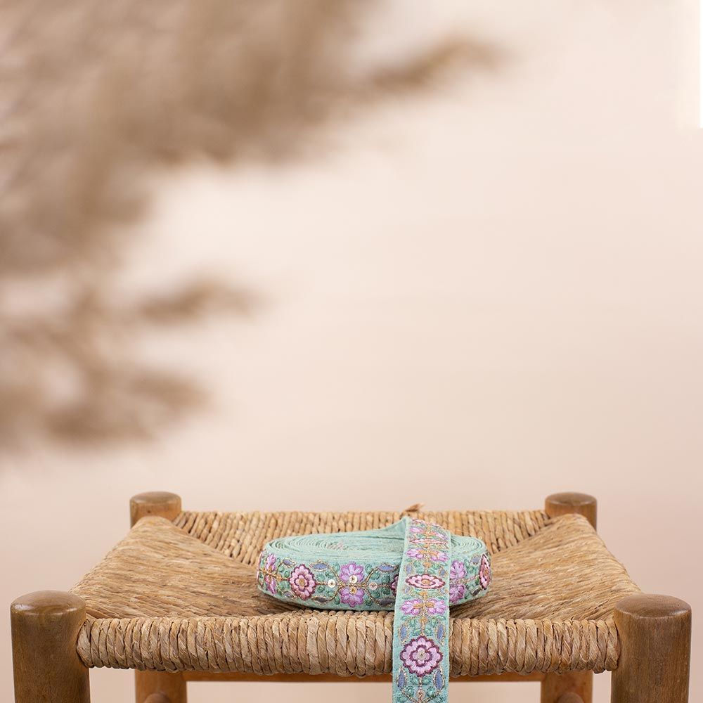 Moonrise geborduurde sierband smal turquoise floral