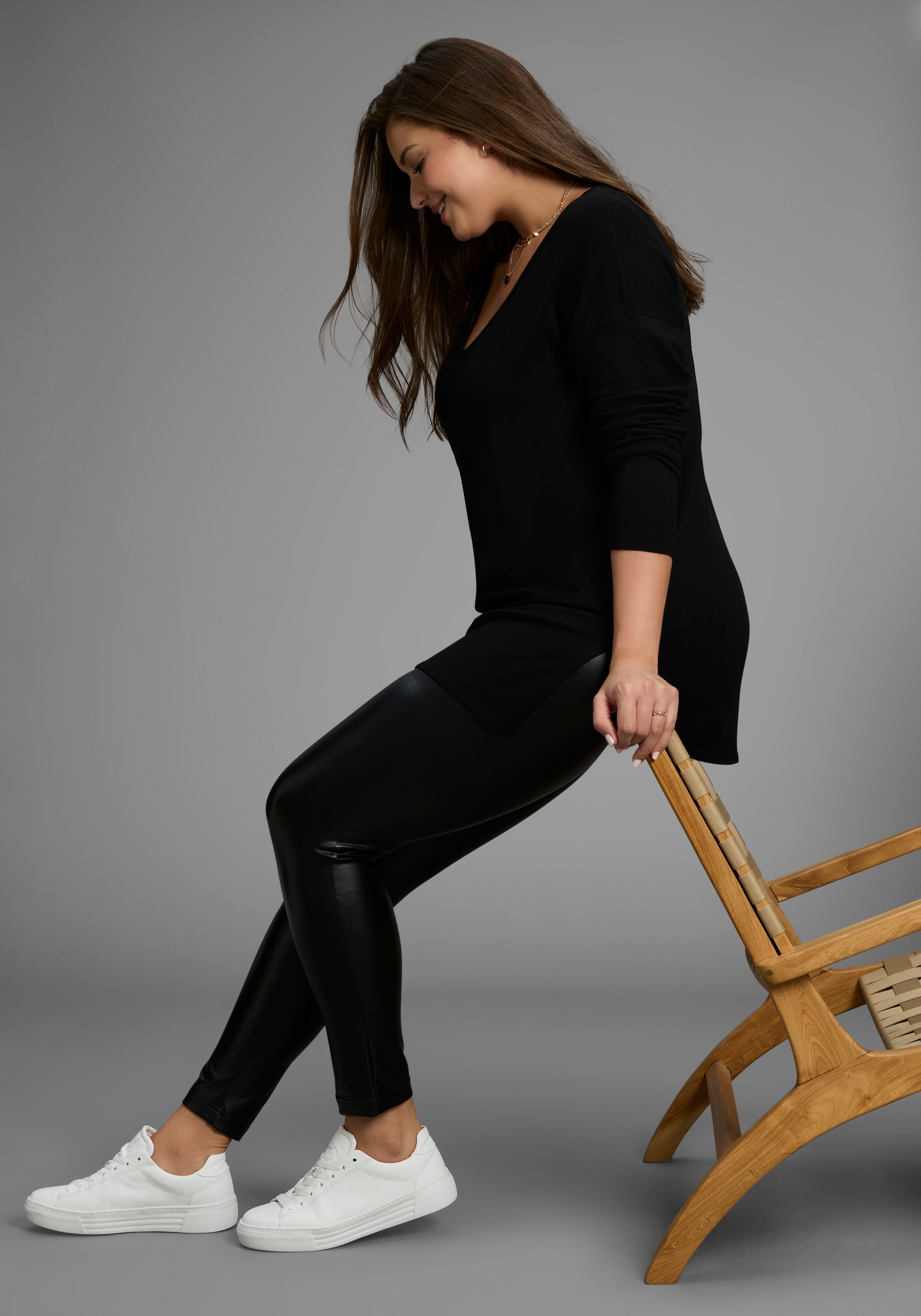 Laura Scott CURVE Longpullover , aus fliessendem Feinstrick mit schönem V-Ausschnitt - GROSSE GRÖSSE