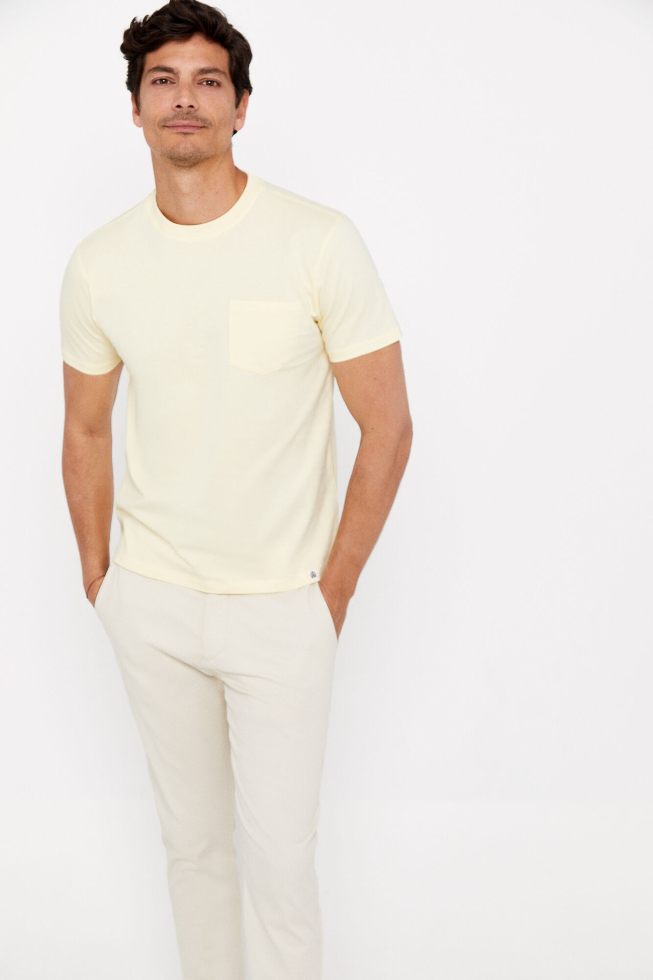 Camiseta básica com bolso - Amarela